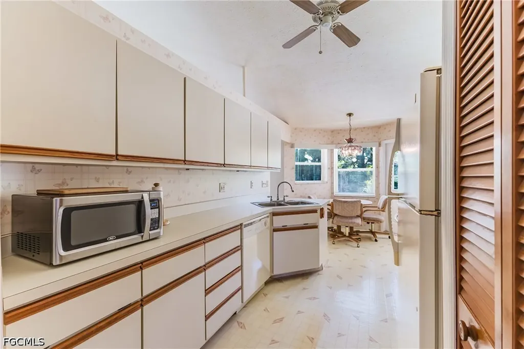 3606 Country Club Boulevard Cape Coral FL 33904