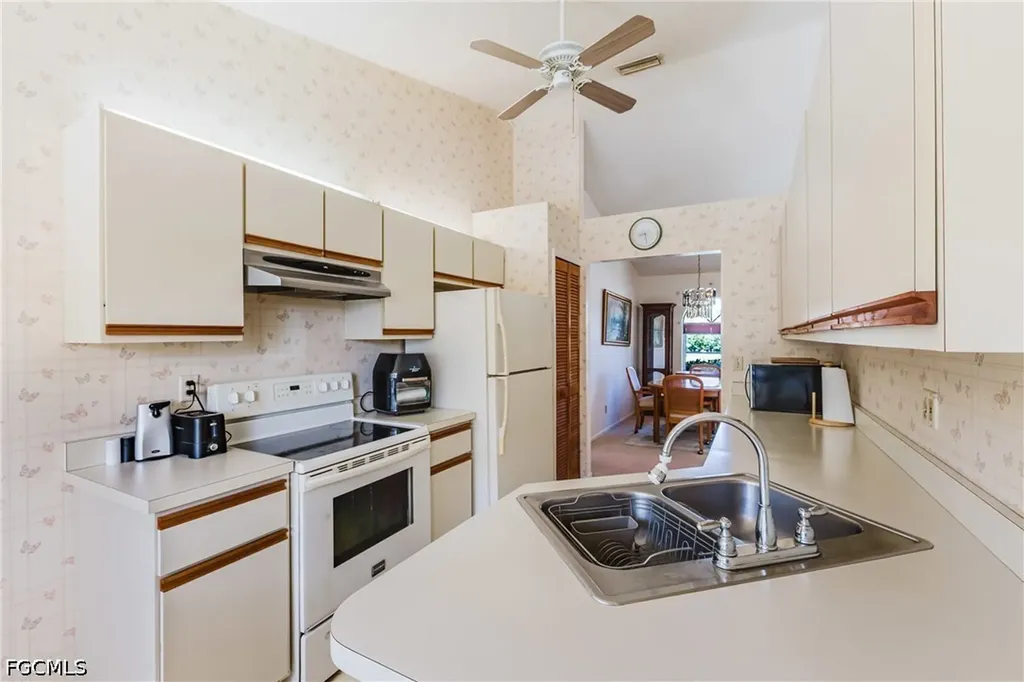 3606 Country Club Boulevard Cape Coral FL 33904