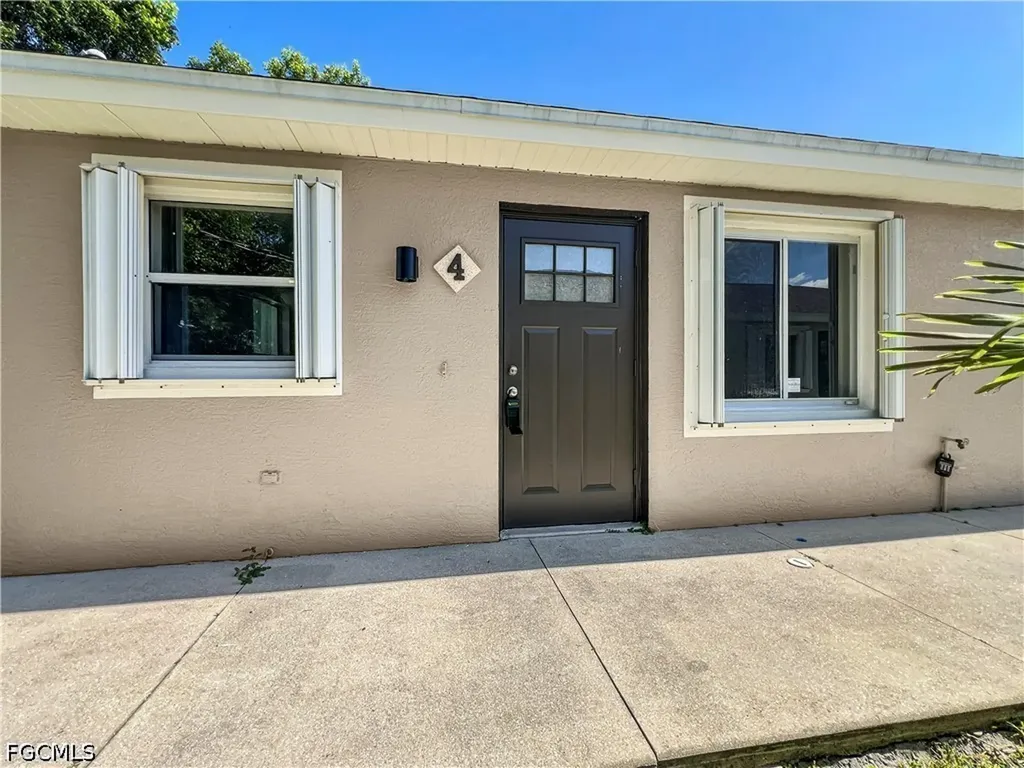 1321 SE 8th Avenue Cape Coral FL 33990