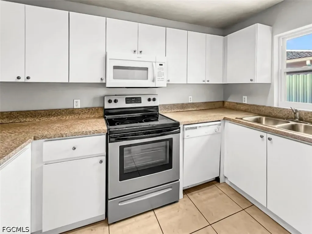 1321 SE 8th Avenue Cape Coral FL 33990