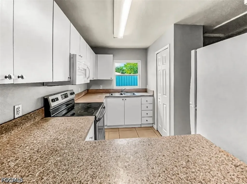 1321 SE 8th Avenue Cape Coral FL 33990