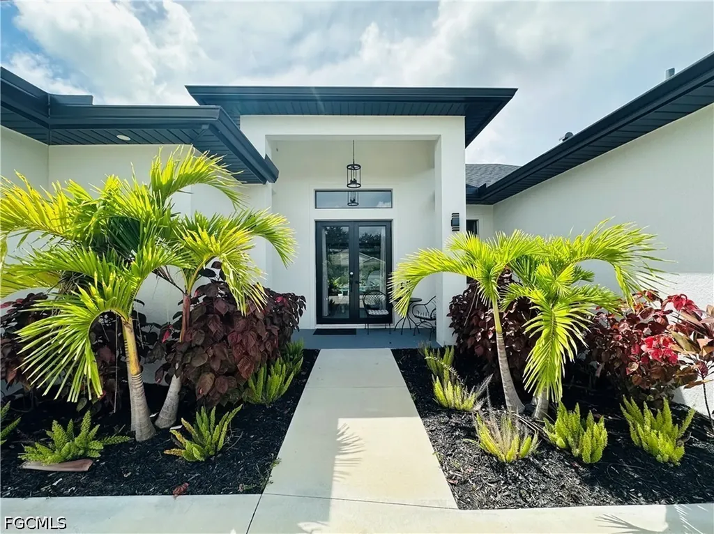 613 Hibiscus Avenue Lehigh Acres FL 33972