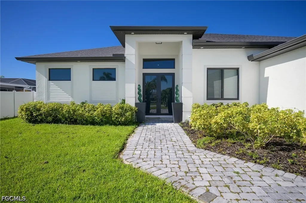 920 SE 15th Terrace Cape Coral FL 33990