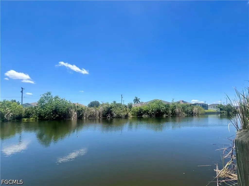 2208 NE 6th Avenue Cape Coral FL 33909