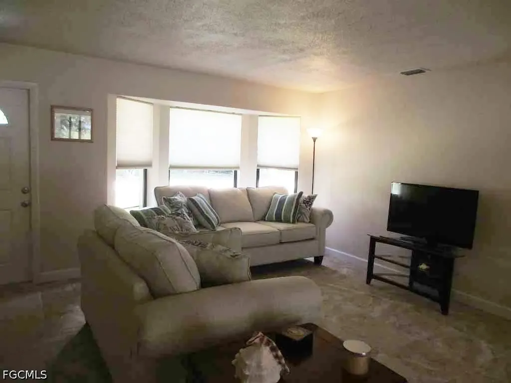 1510 SE 11th Place Cape Coral FL 33990