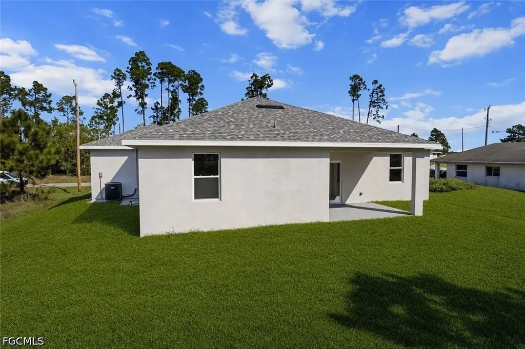 1252 Edna Street E Lehigh Acres FL 33974