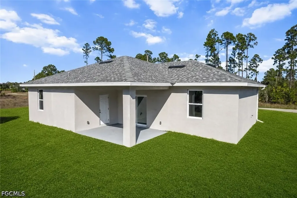 1252 Edna Street E Lehigh Acres FL 33974