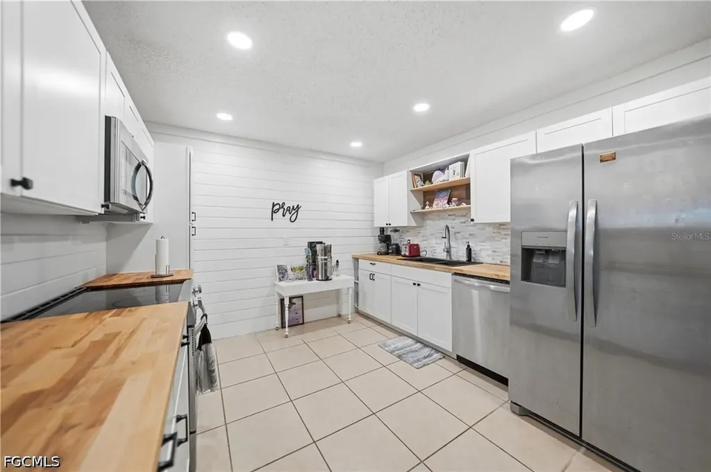 5625 Foxlake Drive North Fort Myers FL 33917
