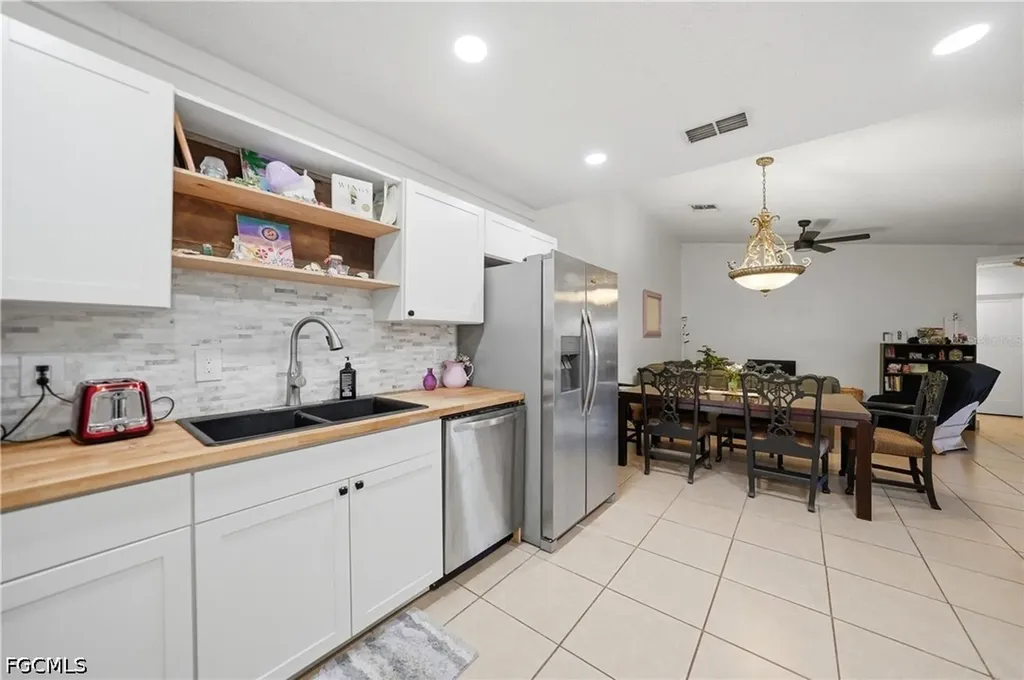 5625 Foxlake Drive North Fort Myers FL 33917