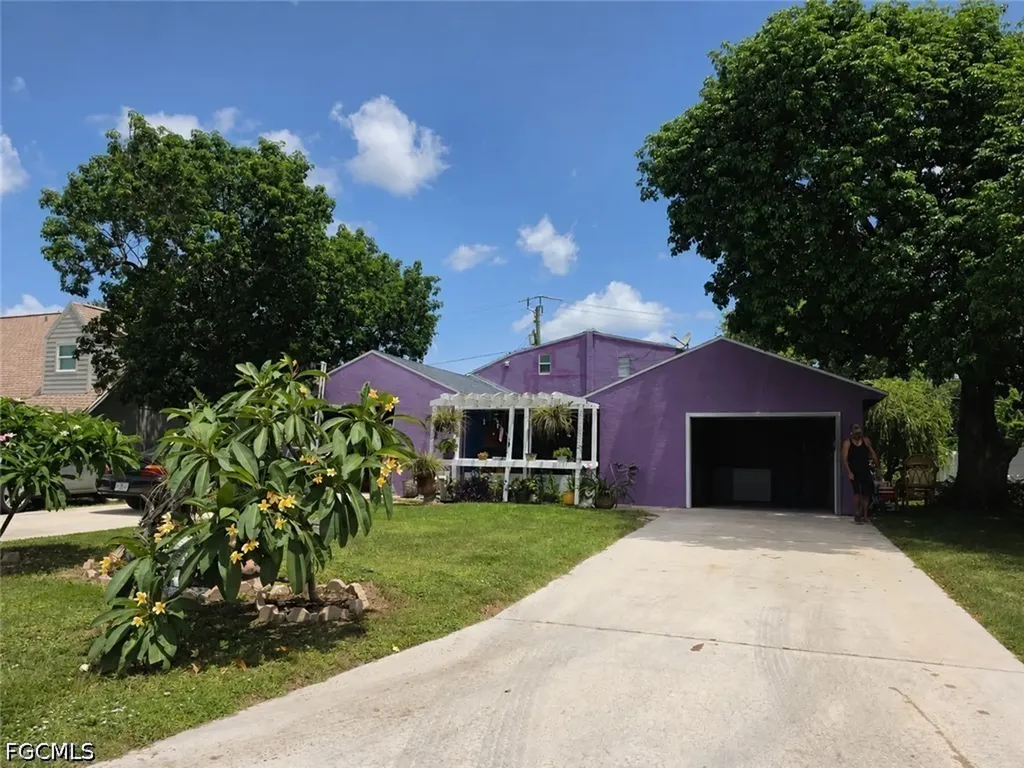 Fort Myers FL, 7381  7383 Albany Road