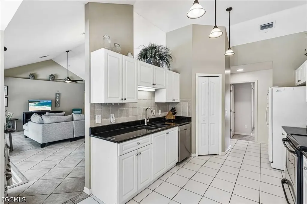620 SE 21st Terrace Cape Coral FL 33990