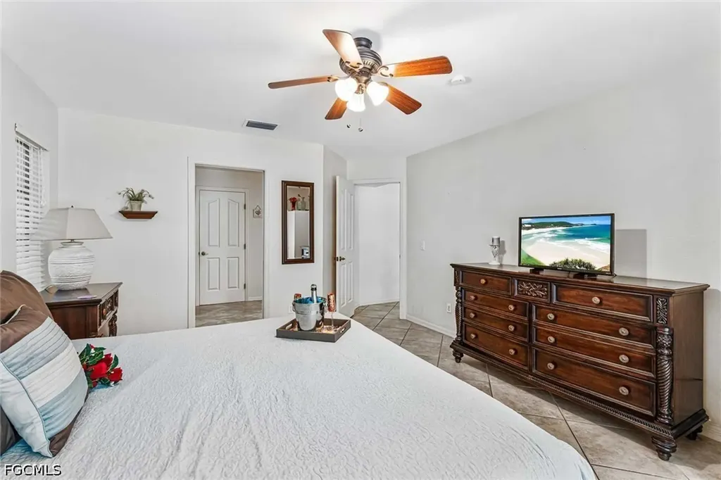 620 SE 21st Terrace Cape Coral FL 33990