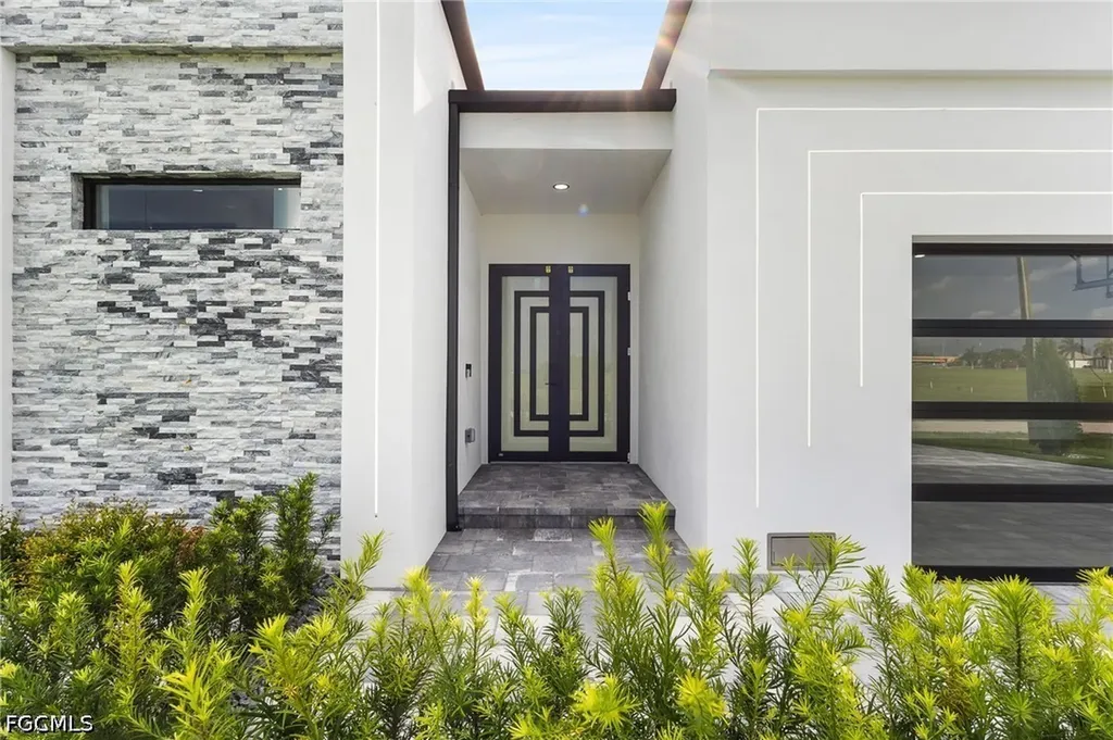 806 NW 33rd Avenue Cape Coral FL 33993