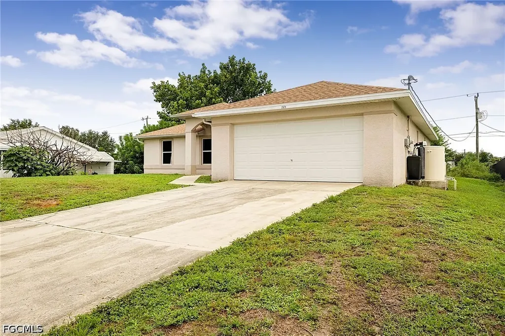 2909 38th Street SW Lehigh Acres FL 33976