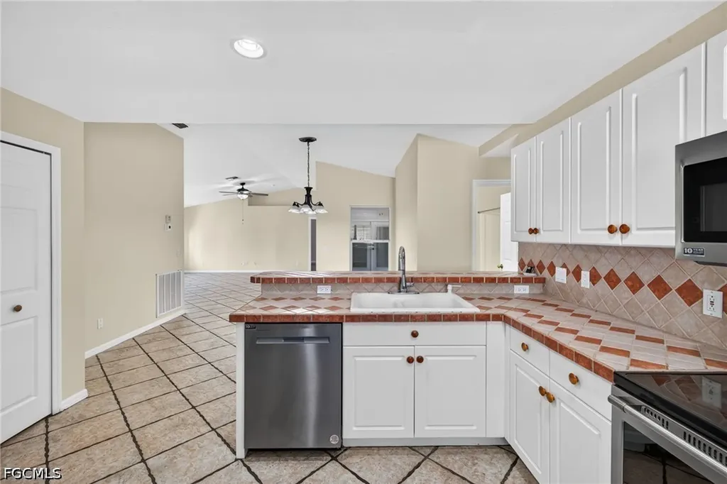 1632 SW 43rd Terrace Cape Coral FL 33914
