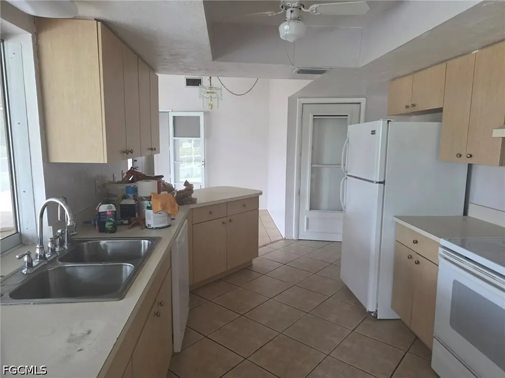 1542 Canal Street Lehigh Acres FL 33936