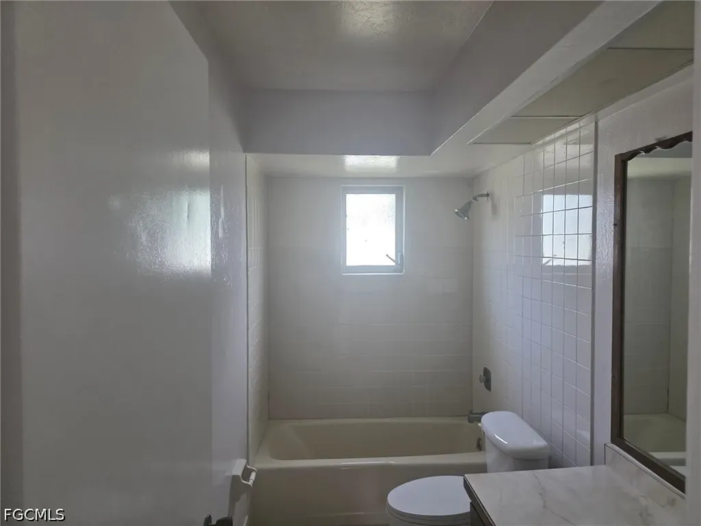 1542 Canal Street Lehigh Acres FL 33936
