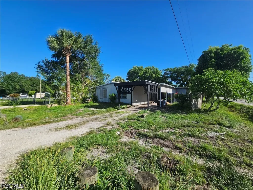 18210 Deuce Road North Fort Myers FL 33917