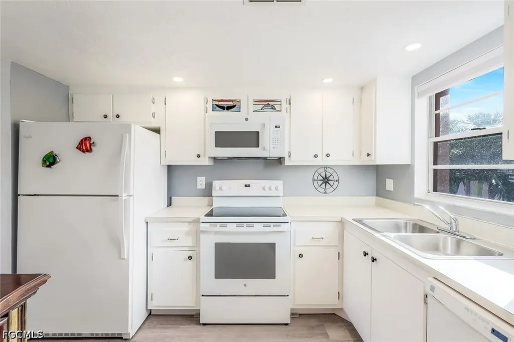 16881 Davis Road Fort Myers FL 33908