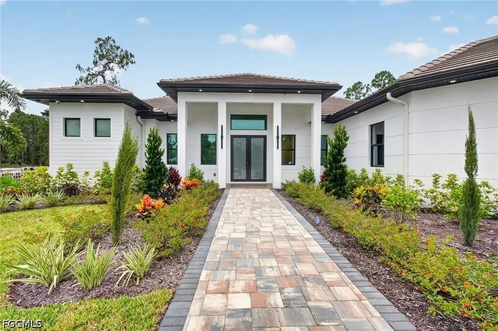 453 25th Street SW Naples FL 34117