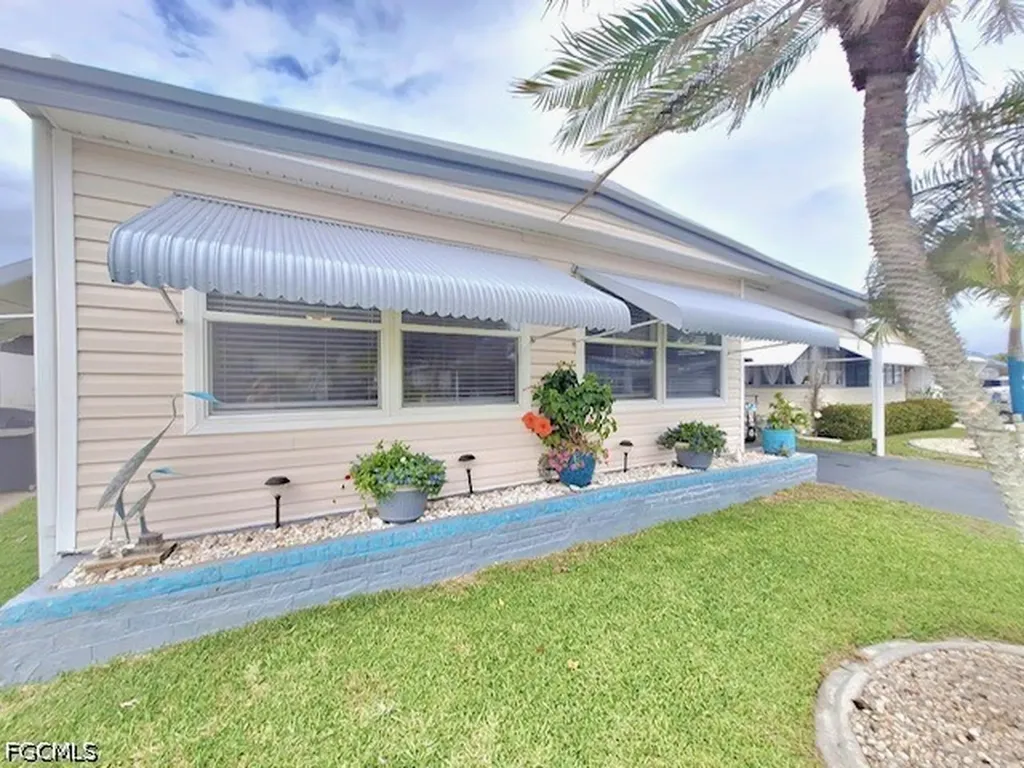5714 Captain John Smith Loop North Fort Myers FL 33917