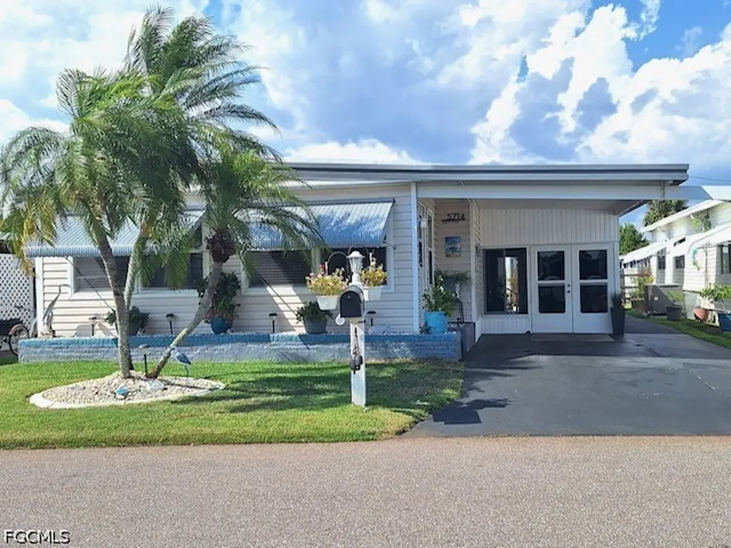 5714 Captain John Smith Loop North Fort Myers FL 33917