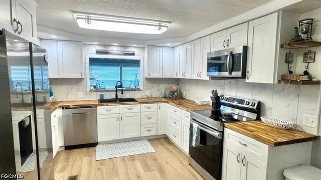 5714 Captain John Smith Loop North Fort Myers FL 33917