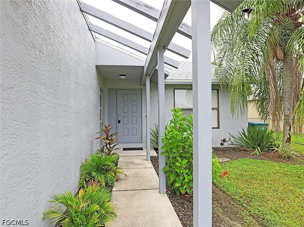 3725 Skyline Boulevard Cape Coral FL 33914
