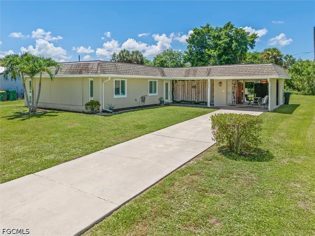 18579 Robinson Avenue Port Charlotte FL 33948