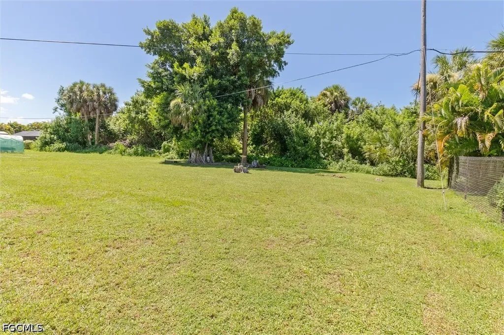 18579 Robinson Avenue Port Charlotte FL 33948