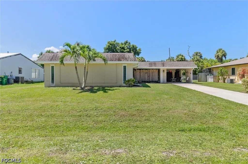 18579 Robinson Avenue Port Charlotte FL 33948