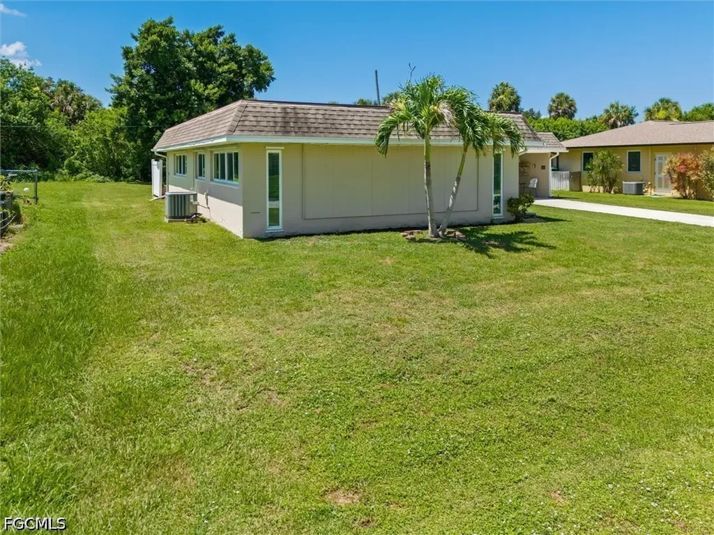18579 Robinson Avenue Port Charlotte FL 33948