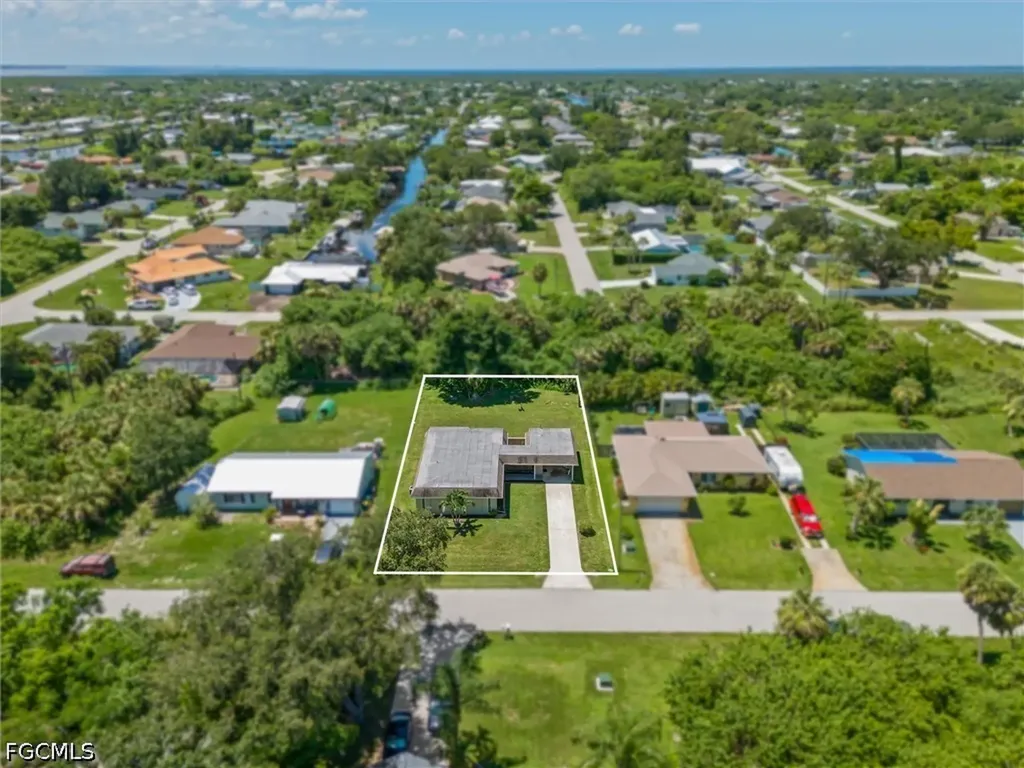 18579 Robinson Avenue Port Charlotte FL 33948