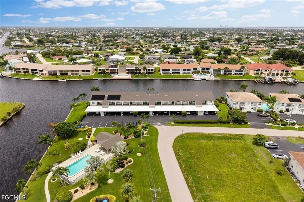 3813 SE 11th Place Cape Coral FL 33904