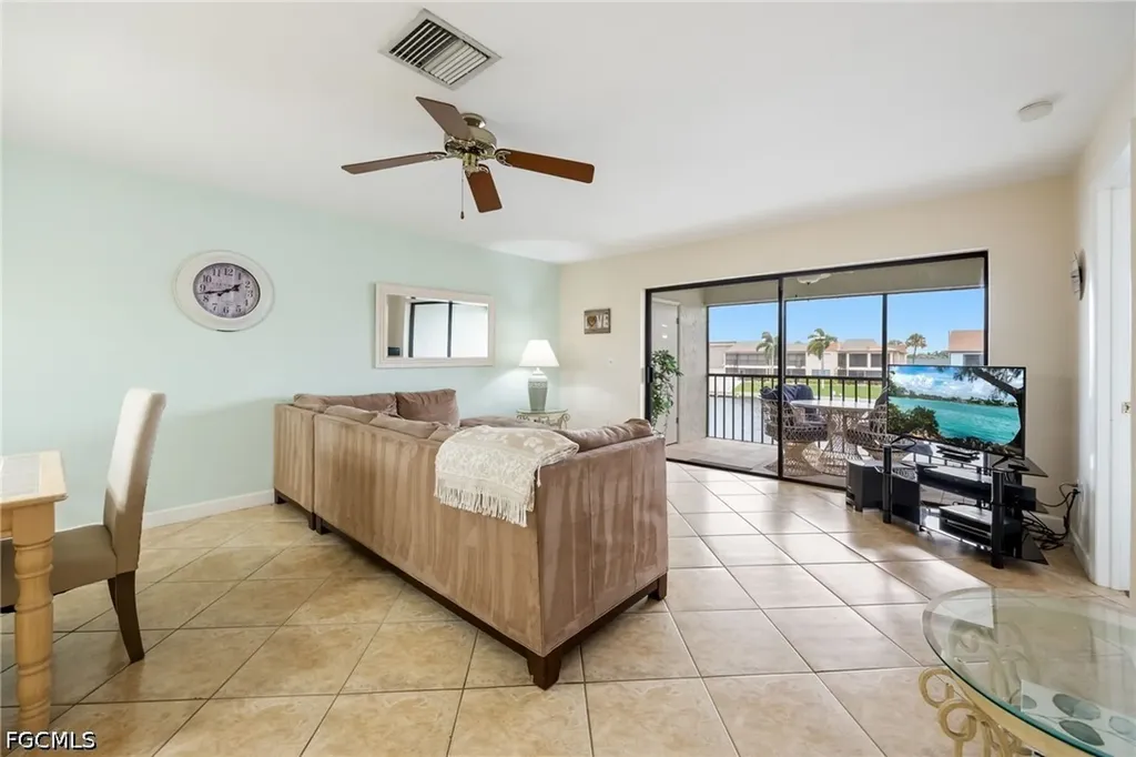 3813 SE 11th Place Cape Coral FL 33904