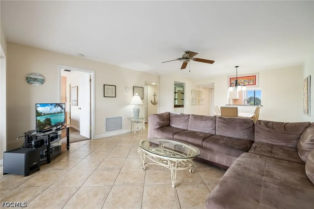 3813 SE 11th Place Cape Coral FL 33904
