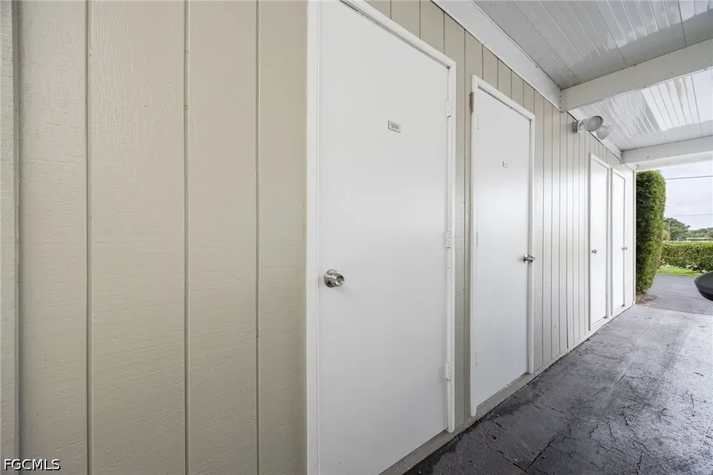 3813 SE 11th Place Cape Coral FL 33904