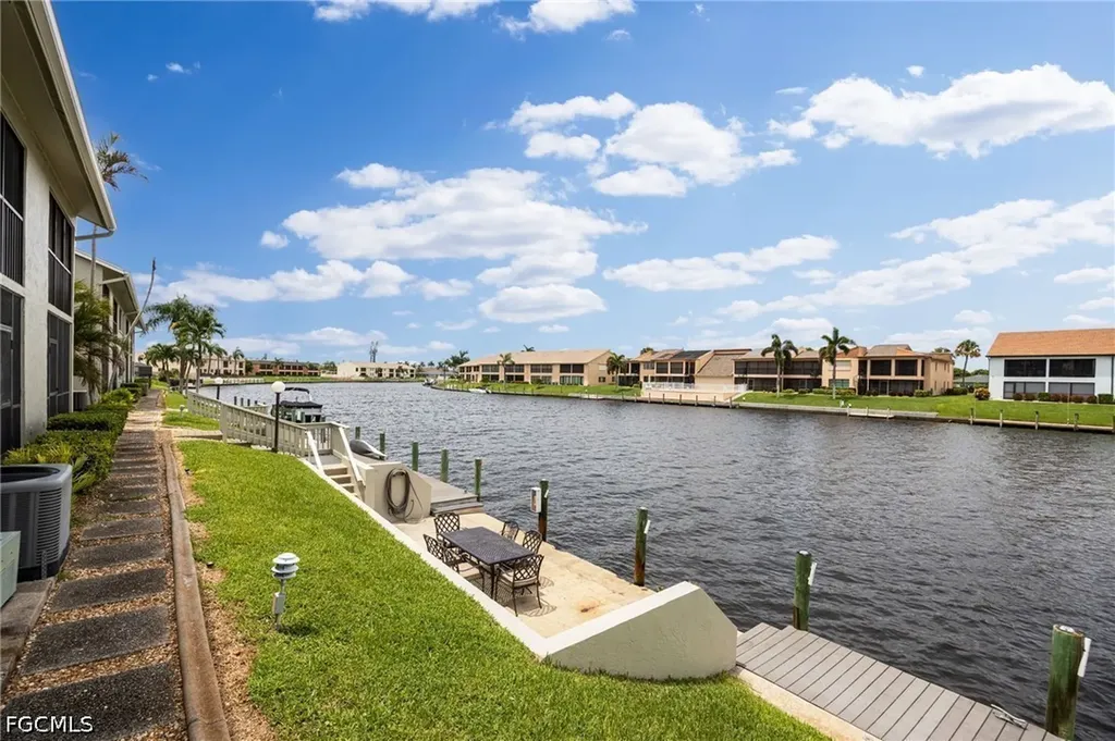3813 SE 11th Place Cape Coral FL 33904