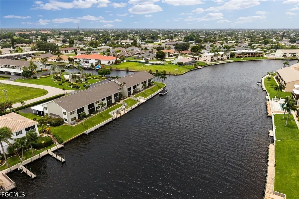 3813 SE 11th Place Cape Coral FL 33904