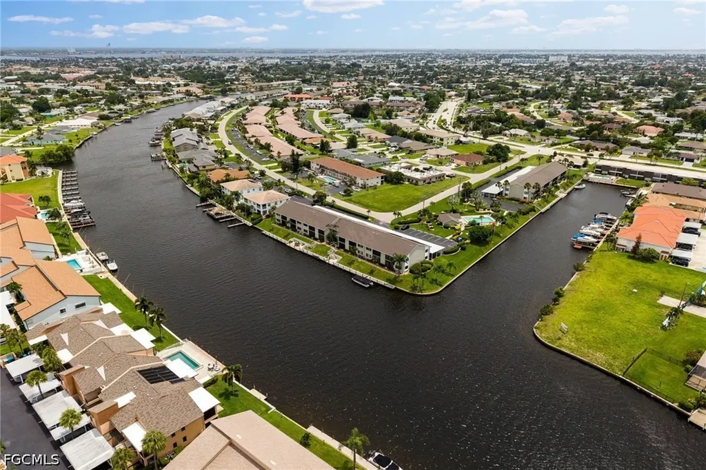 3813 SE 11th Place Cape Coral FL 33904