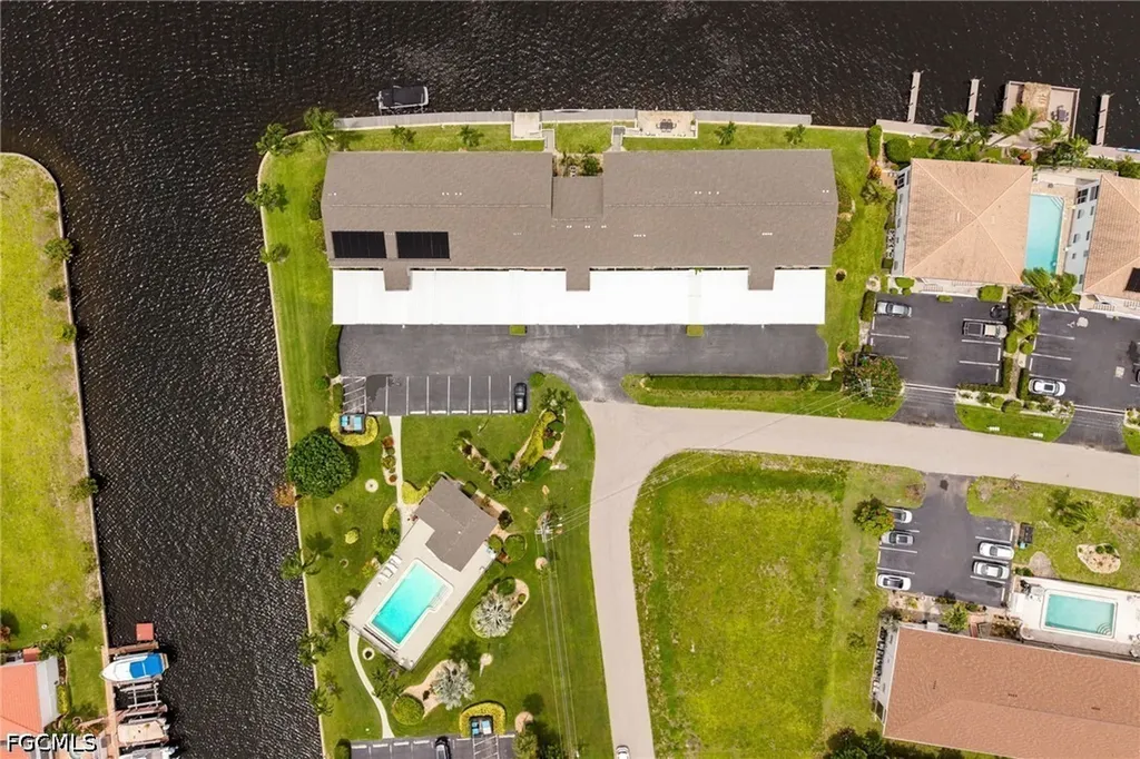3813 SE 11th Place Cape Coral FL 33904