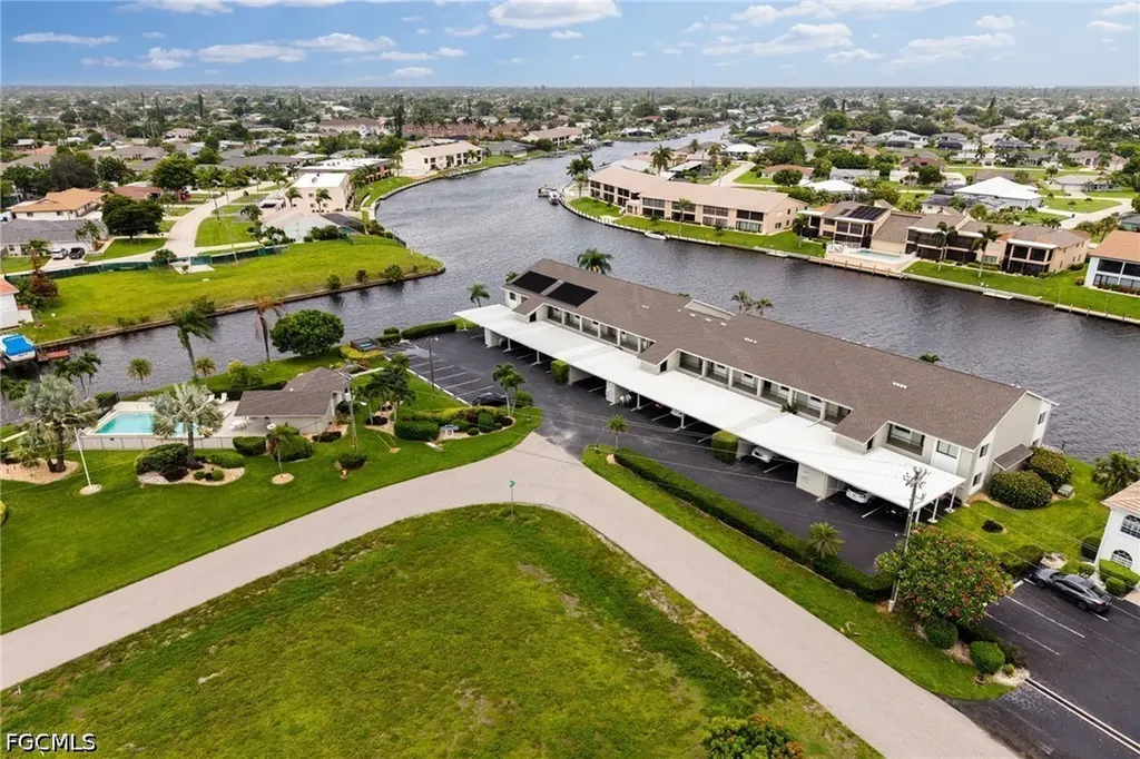 3813 SE 11th Place Cape Coral FL 33904