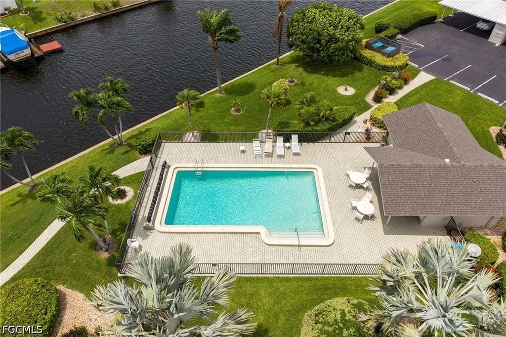 3813 SE 11th Place Cape Coral FL 33904