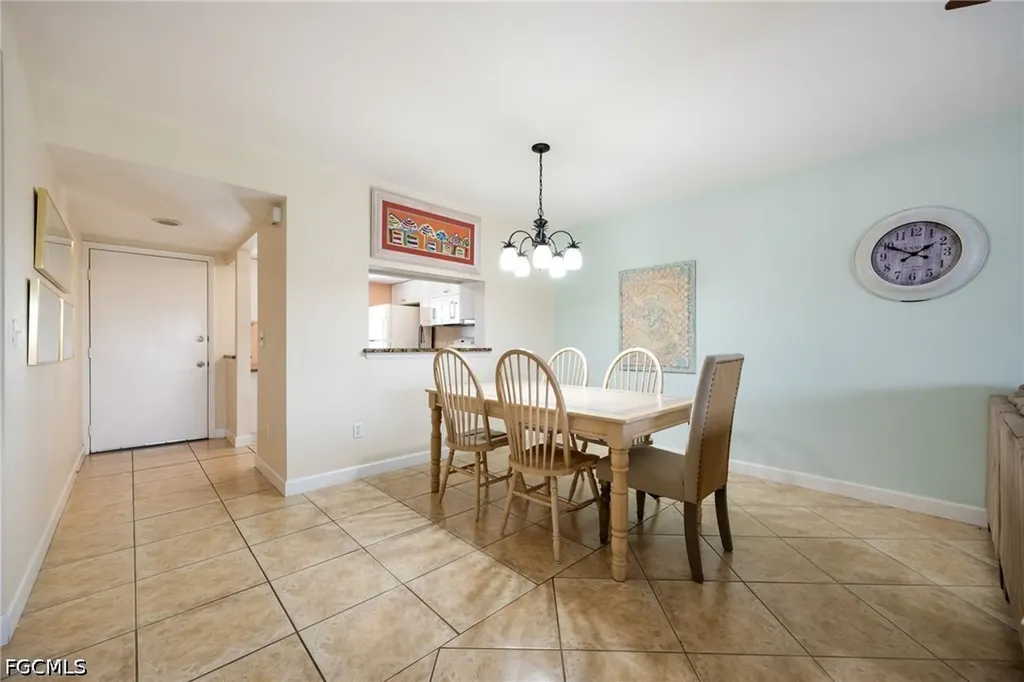 3813 SE 11th Place Cape Coral FL 33904