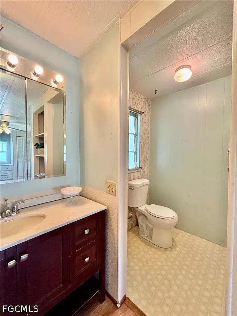 518 Pine Tree Court North Fort Myers FL 33917