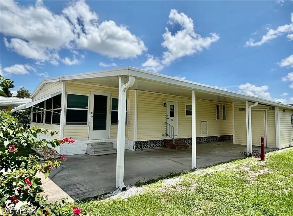 518 Pine Tree Court North Fort Myers FL 33917