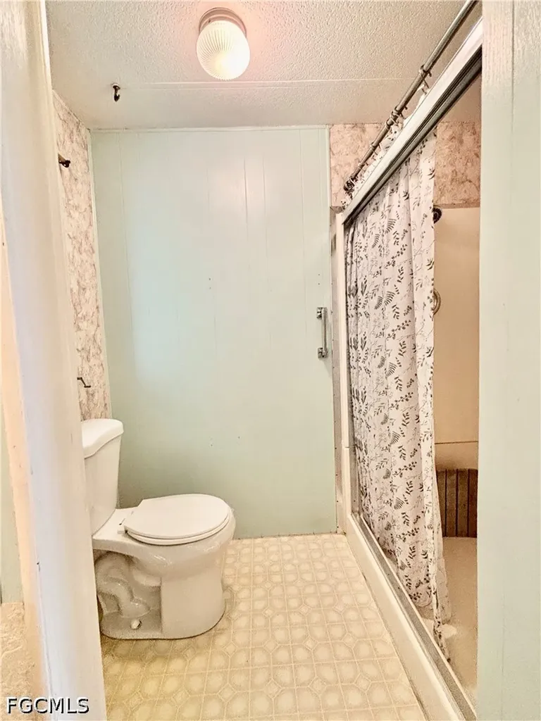 518 Pine Tree Court North Fort Myers FL 33917
