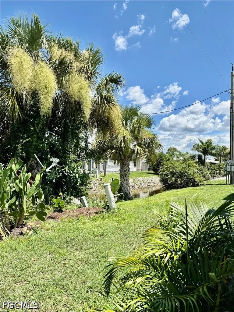518 Pine Tree Court North Fort Myers FL 33917