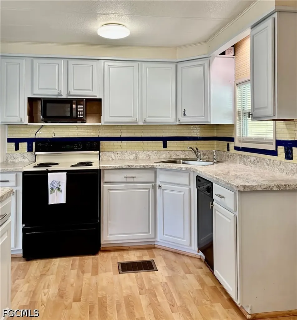 518 Pine Tree Court North Fort Myers FL 33917