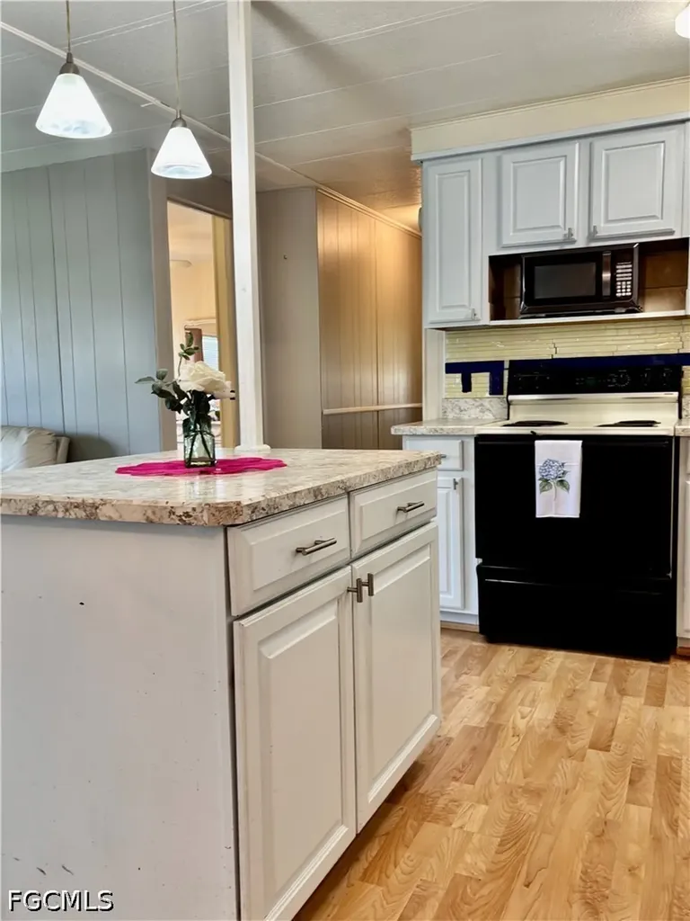 518 Pine Tree Court North Fort Myers FL 33917
